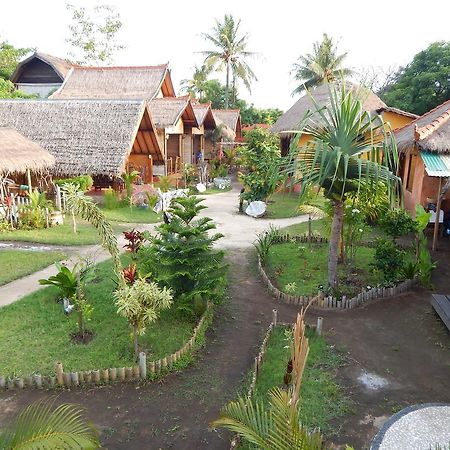 Kampung Meno Bungalows Ilhas Gili Exterior foto