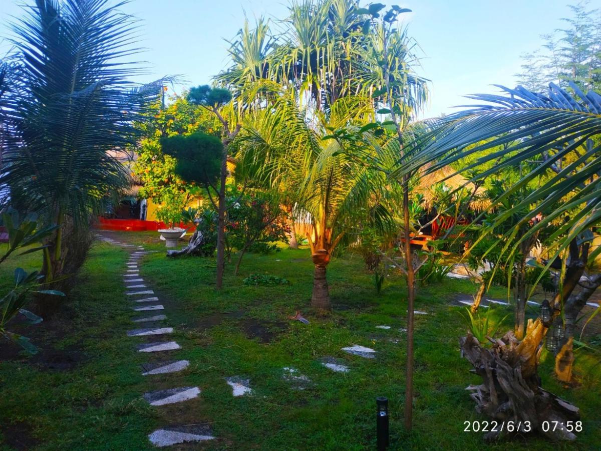Kampung Meno Bungalows Ilhas Gili Exterior foto